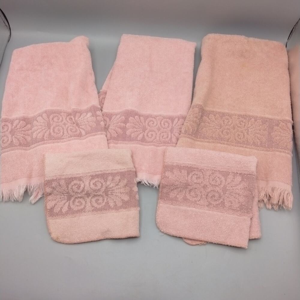 Vintage Cannon Pink Sculpted 3 Hand towels 2 Wash Cloth Floral